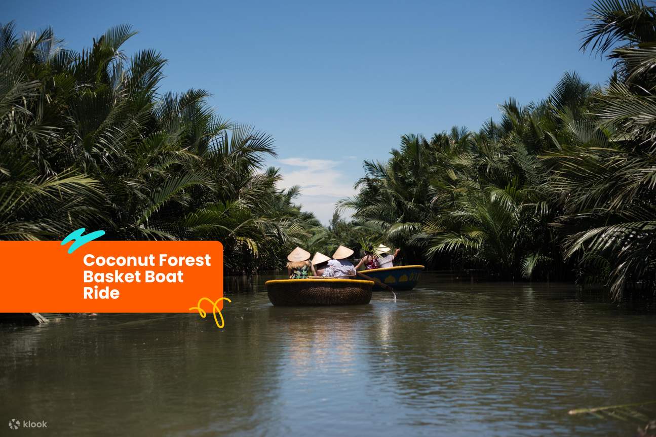 naik perahu keranjang hutan kelapa